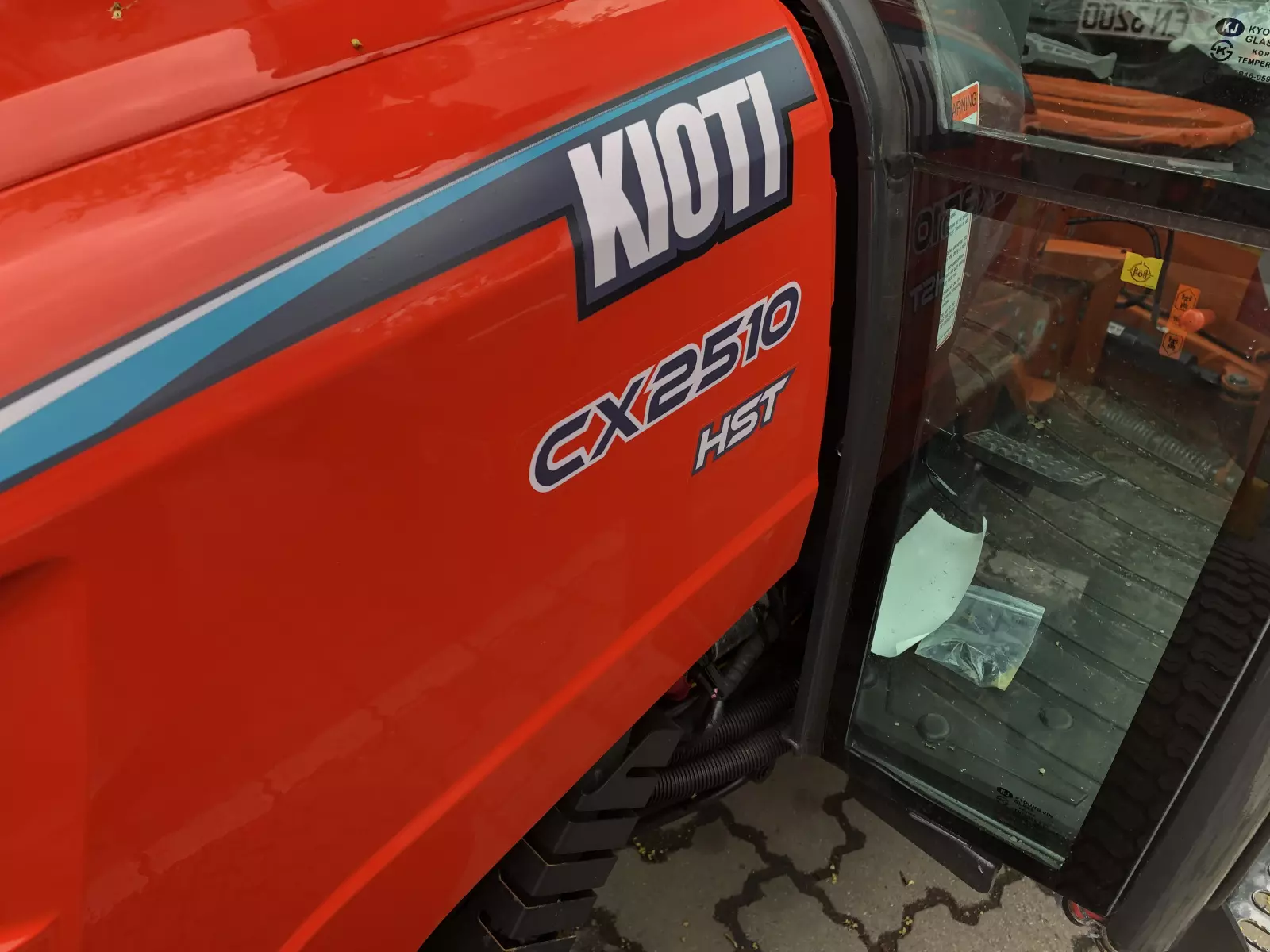 KIOTI Kommunaltraktor CX 2510 HST inkl. Winterausrüstung - gebraucht (Ulm) KIOTI Kommunaltraktor CX 2510 HST inkl. Winterausrüstung - gebraucht (Ulm)