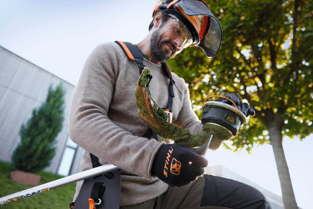 STIHL Akku-Motorsense FSA 120 R / AC 27-2 | AP-System STIHL Akku-Motorsense FSA 120 R / AC 27-2 | AP-System