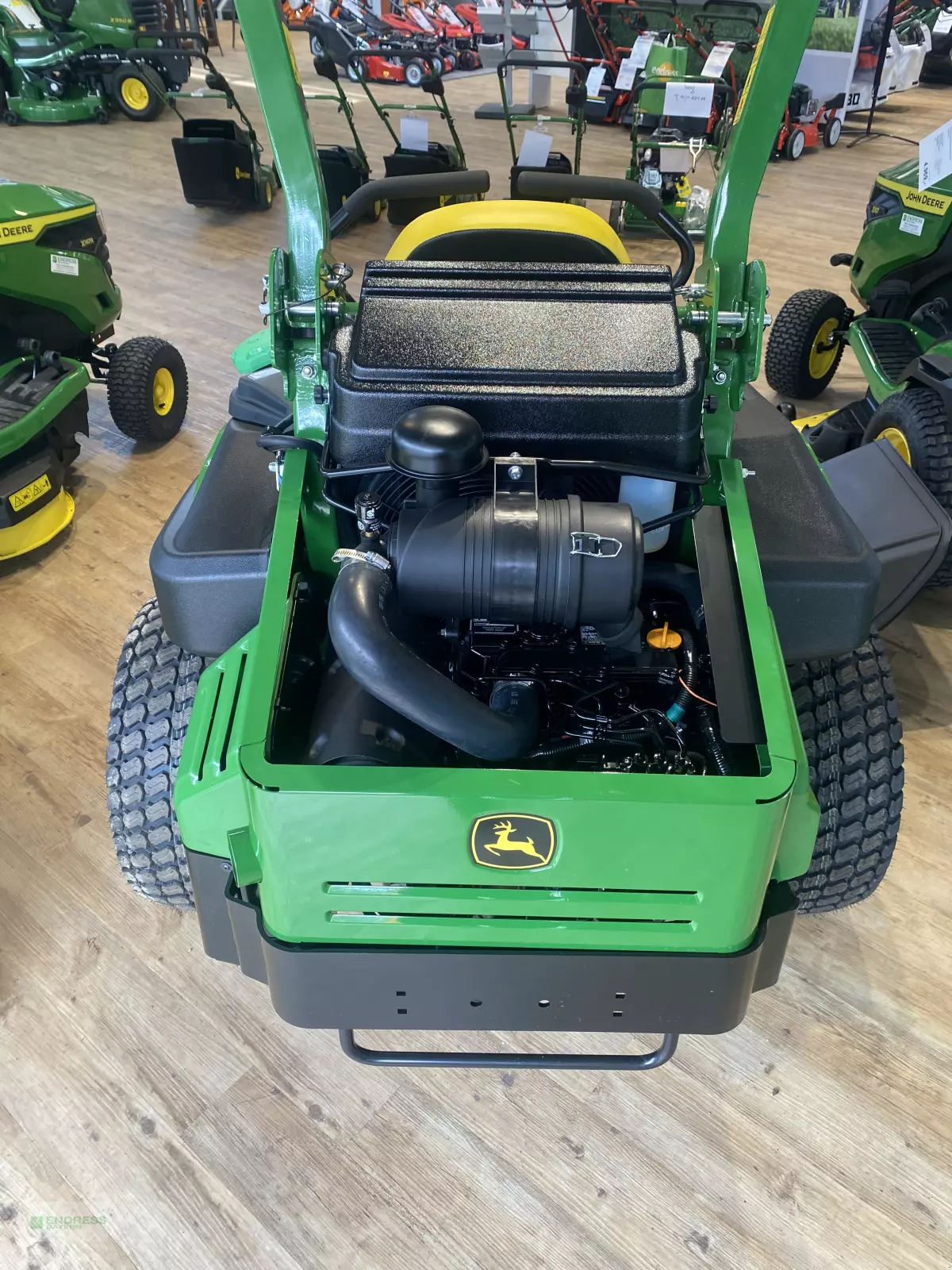 JOHN DEERE Rasentraktor Ztrak Z994R - Neumaschine (München) JOHN DEERE Rasentraktor Ztrak Z994R - Neumaschine (München)