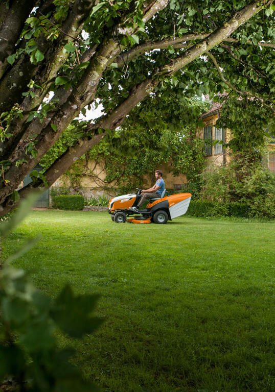 STIHL Rasentraktor RT 6127 ZL STIHL Rasentraktor RT 6127 ZL