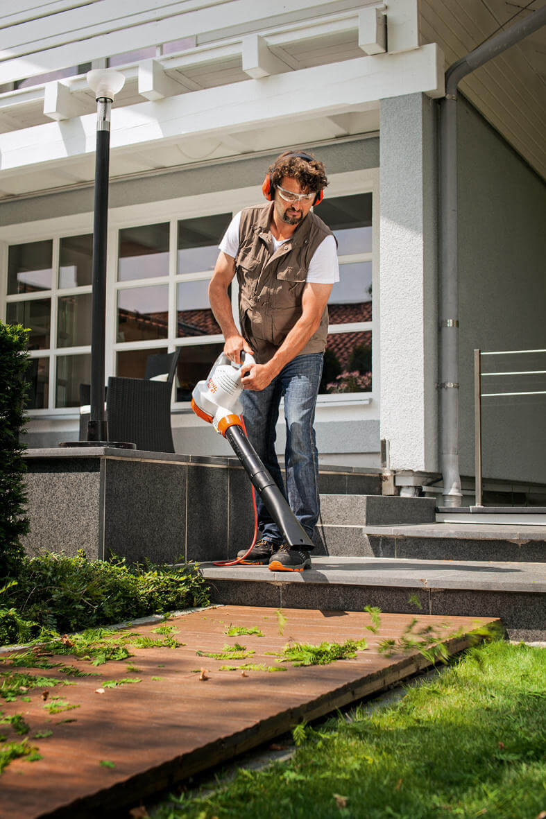 STIHL Elektro-Blasgerät BGE 81 STIHL Elektro-Blasgerät BGE 81