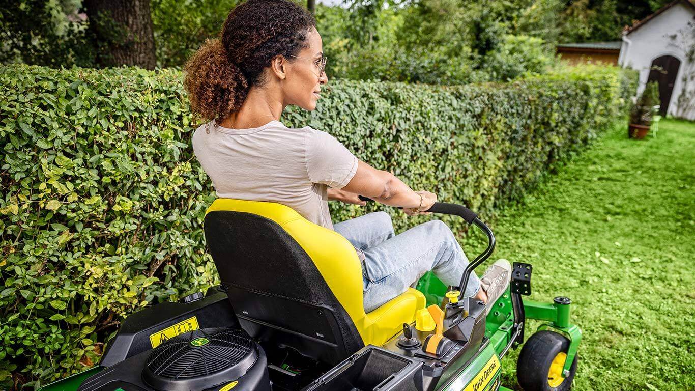 JOHN DEERE Null-Wenderadius-Mäher zTrak Z315E JOHN DEERE Null-Wenderadius-Mäher zTrak Z315E