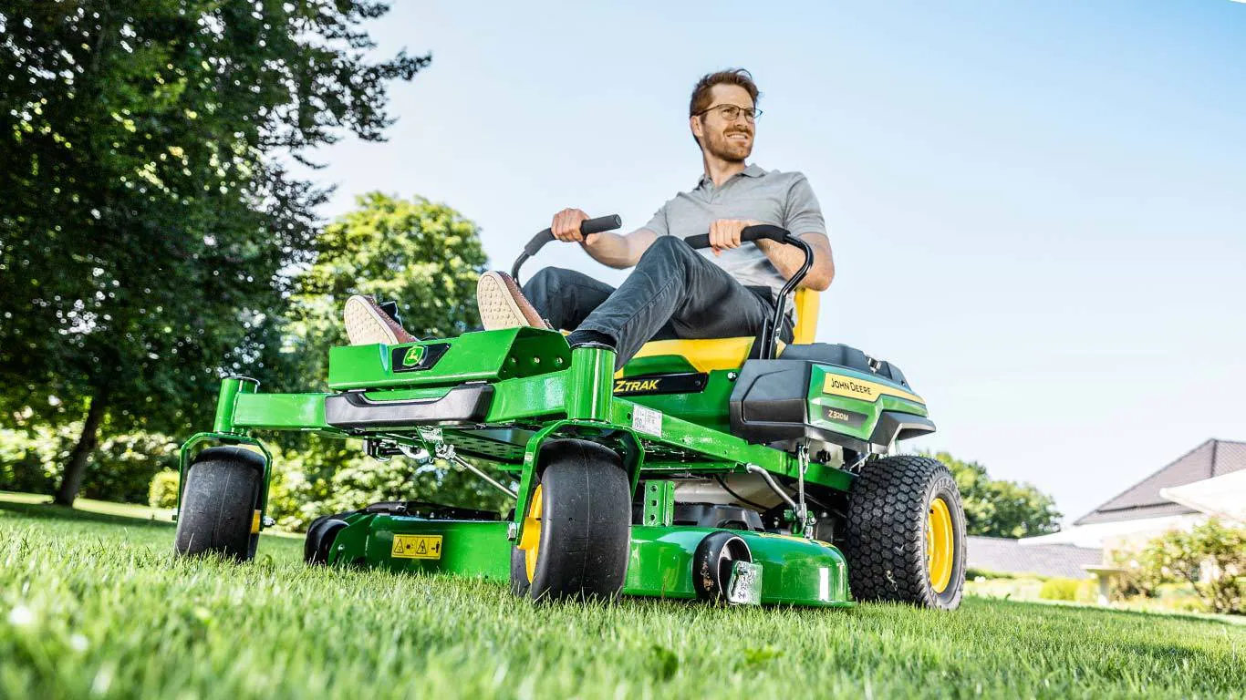 JOHN DEERE Null-Wenderadius-Mäher zTrak Z320M JOHN DEERE Null-Wenderadius-Mäher zTrak Z320M