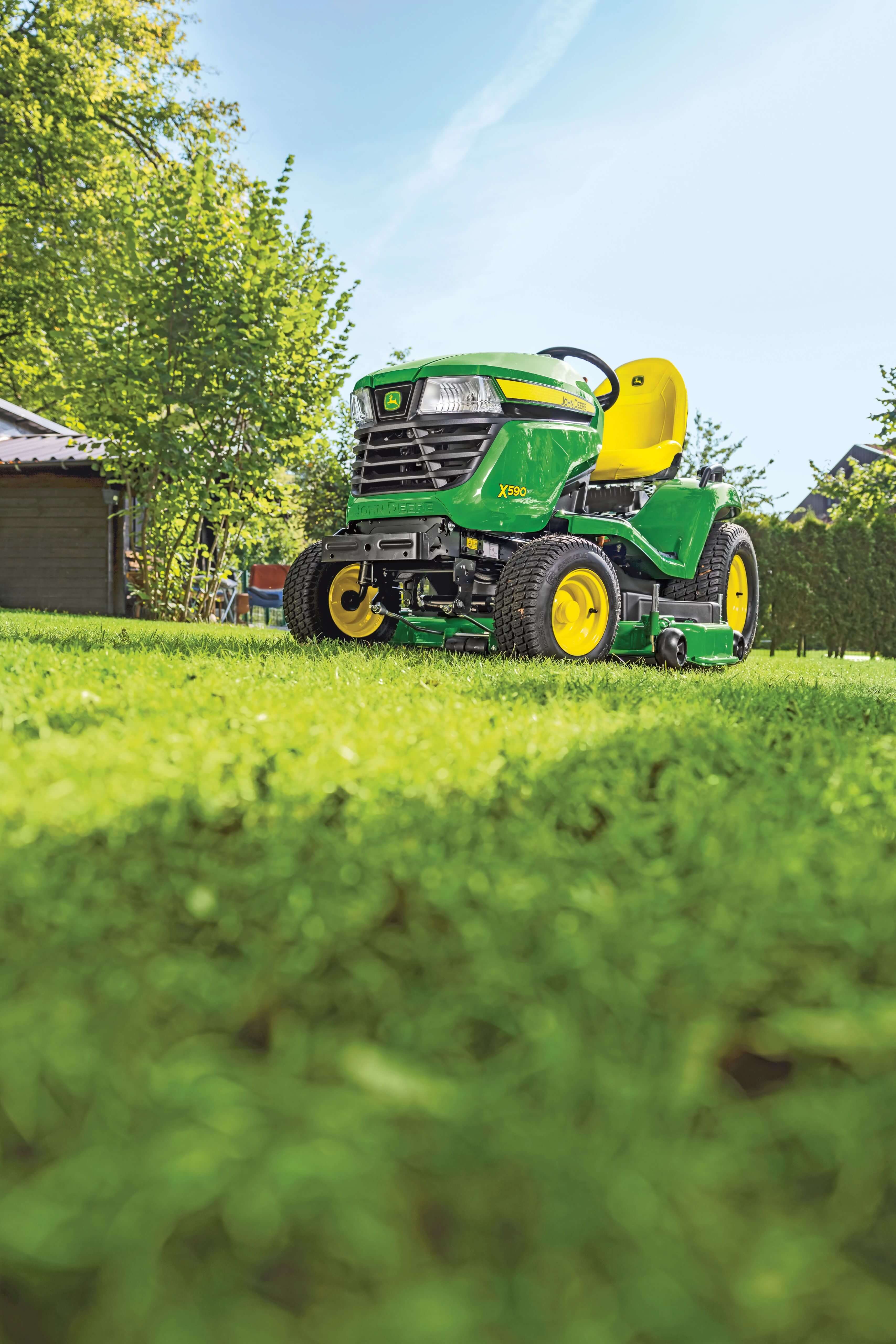 JOHN DEERE Rasentraktor X590 JOHN DEERE Rasentraktor X590
