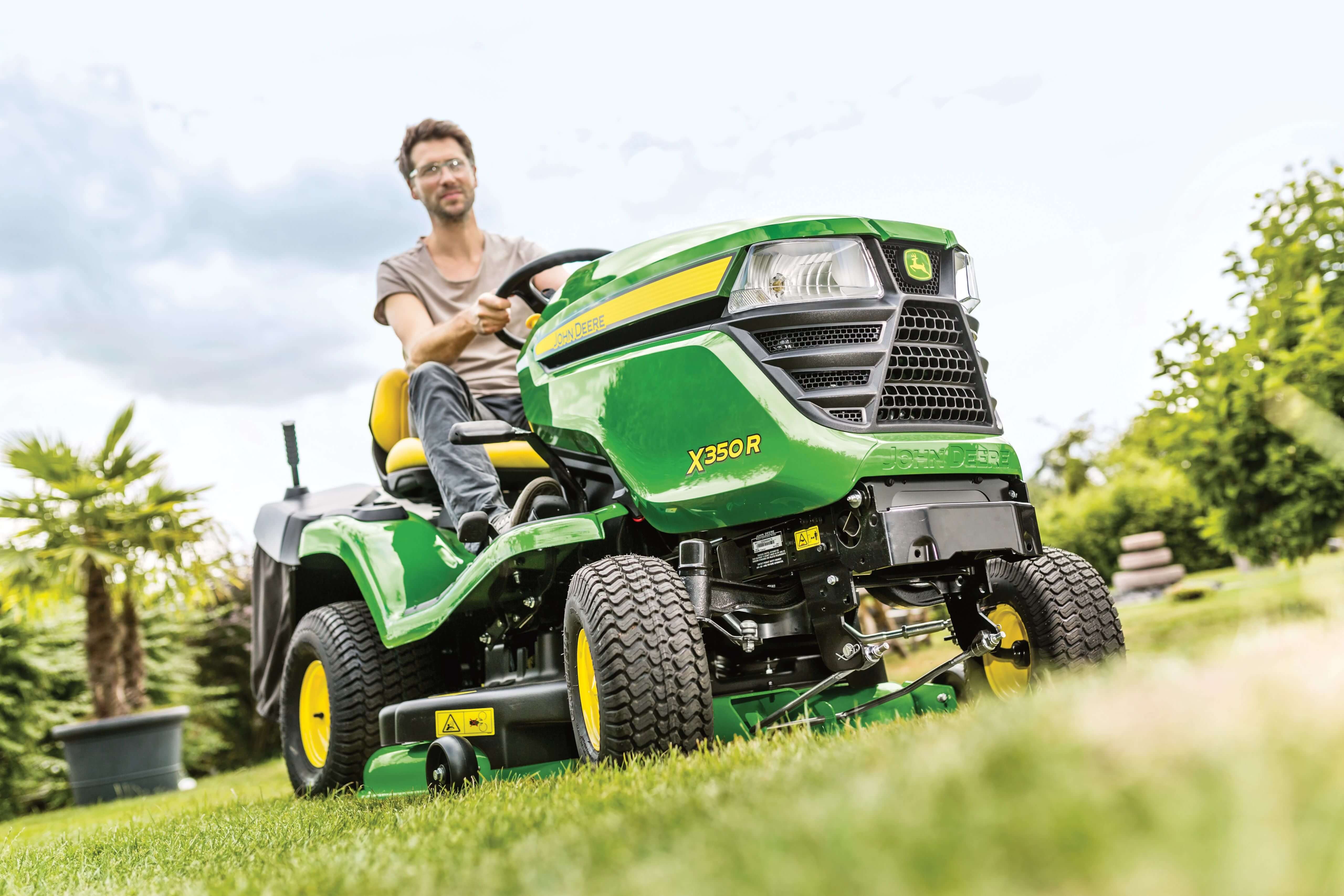 JOHN DEERE Rasentraktor X350R JOHN DEERE Rasentraktor X350R