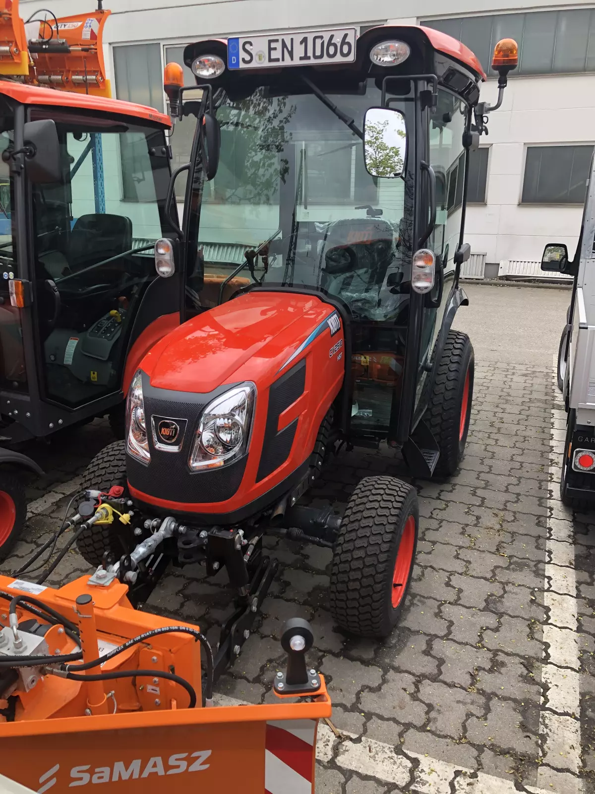 KIOTI Kommunaltraktor CX 2510 HST inkl. Winterausrüstung - gebraucht (Ulm) KIOTI Kommunaltraktor CX 2510 HST inkl. Winterausrüstung - gebraucht (Ulm)