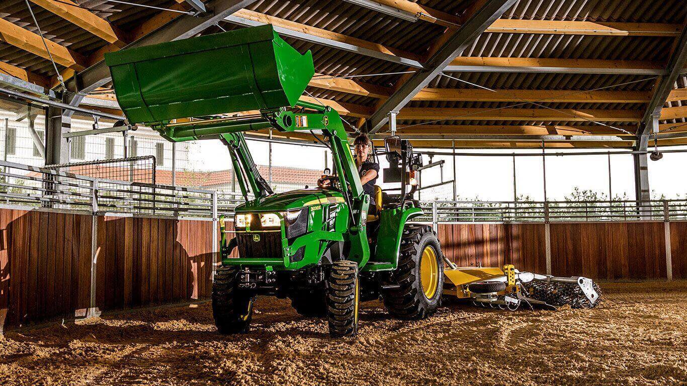 JOHN DEERE Kommunaltraktor 3038E JOHN DEERE Kommunaltraktor 3038E