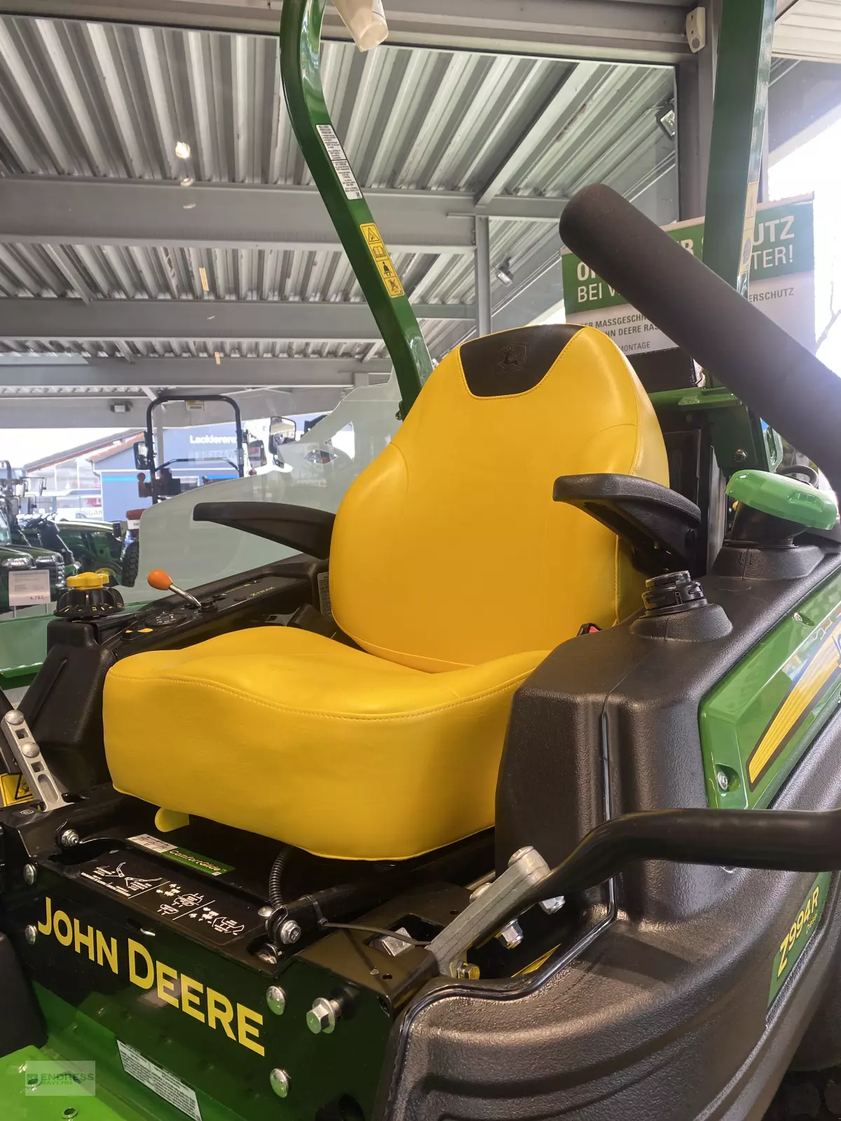 JOHN DEERE Rasentraktor Ztrak Z994R - Neumaschine (München) JOHN DEERE Rasentraktor Ztrak Z994R - Neumaschine (München)