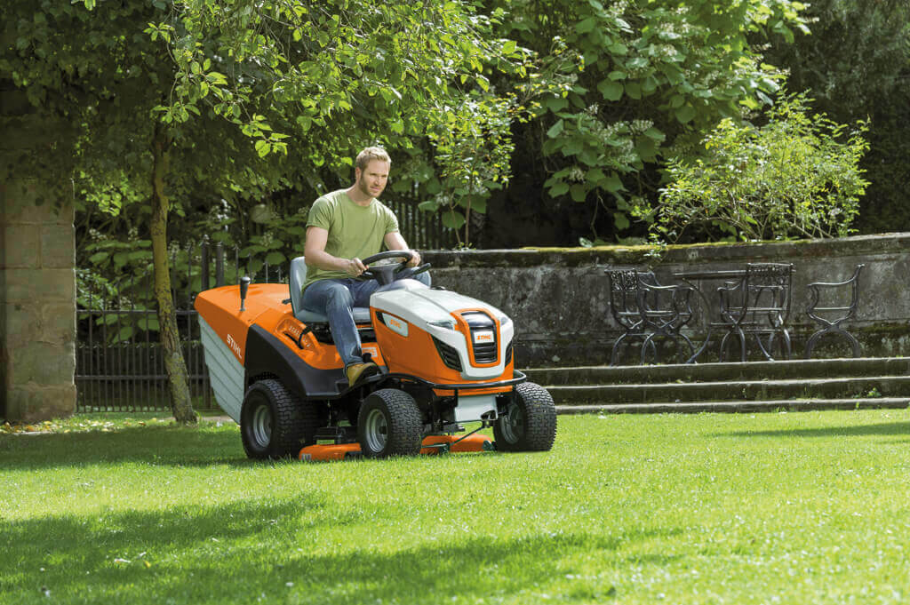 STIHL Rasentraktor RT 6127 ZL STIHL Rasentraktor RT 6127 ZL