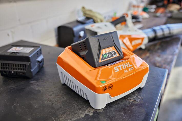 STIHL Schnellladegerät AL 301 STIHL Schnellladegerät AL 301