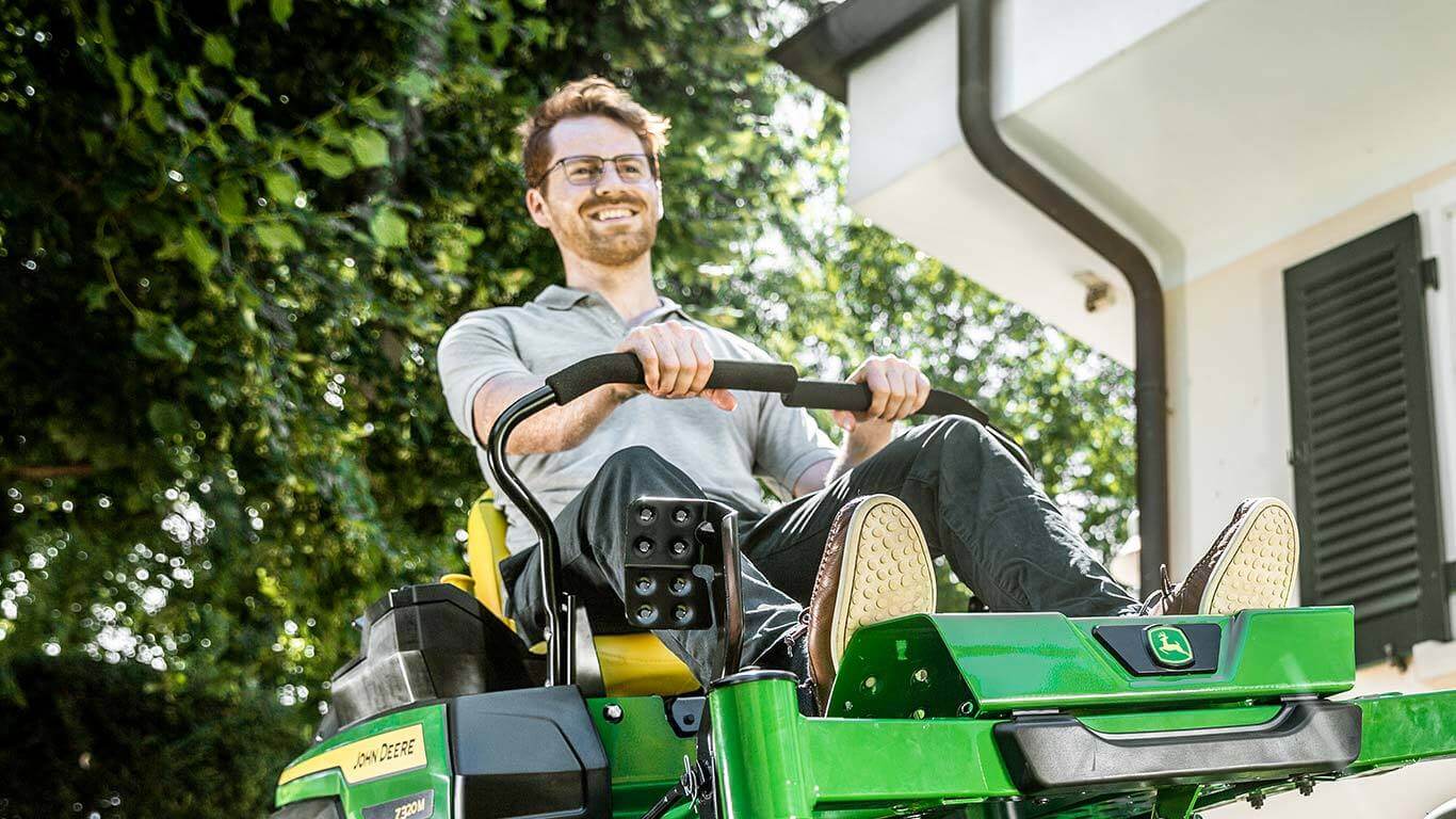 JOHN DEERE Null-Wenderadius-Mäher zTrak Z320M JOHN DEERE Null-Wenderadius-Mäher zTrak Z320M