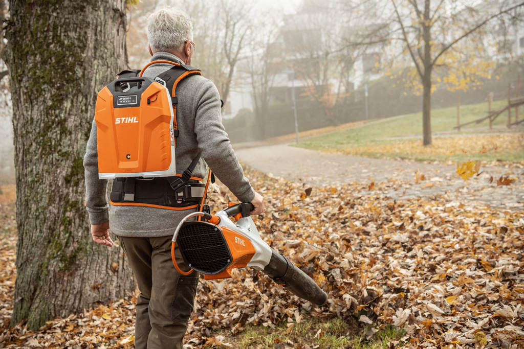 STIHL Akku-Blasgerät BGA 200 inkl. Komfort-Tragsystem STIHL Akku-Blasgerät BGA 200 inkl. Komfort-Tragsystem