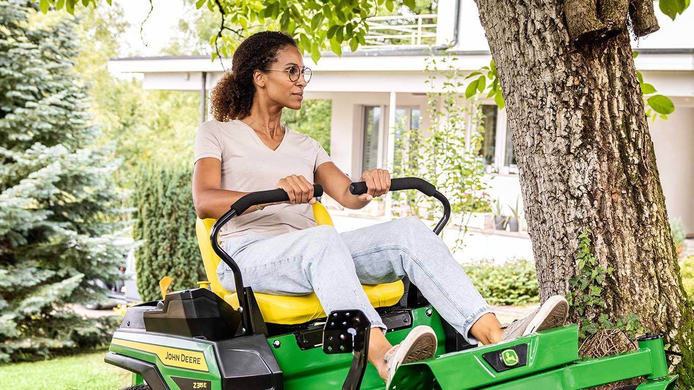 JOHN DEERE Null-Wenderadius-Mäher zTrak Z315E JOHN DEERE Null-Wenderadius-Mäher zTrak Z315E