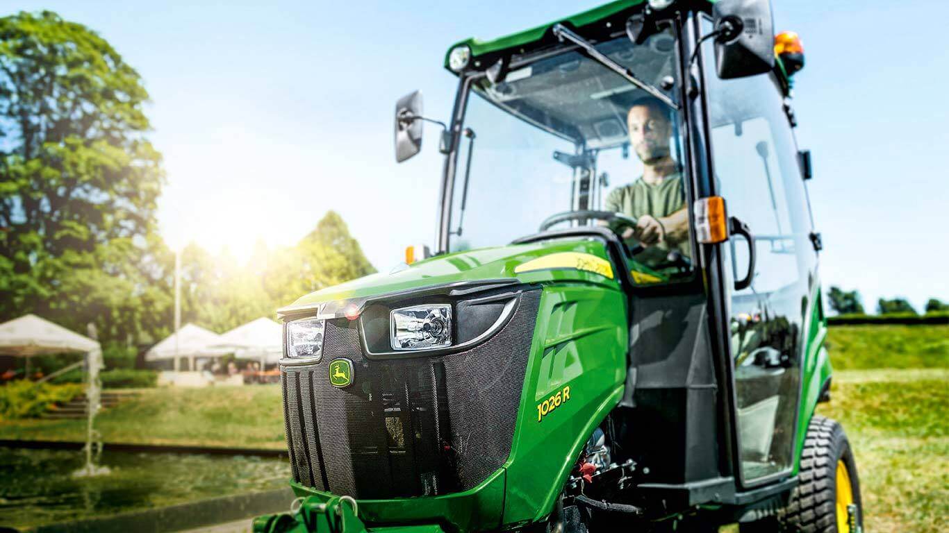 JOHN DEERE Kommunaltraktor 1026R JOHN DEERE Kommunaltraktor 1026R