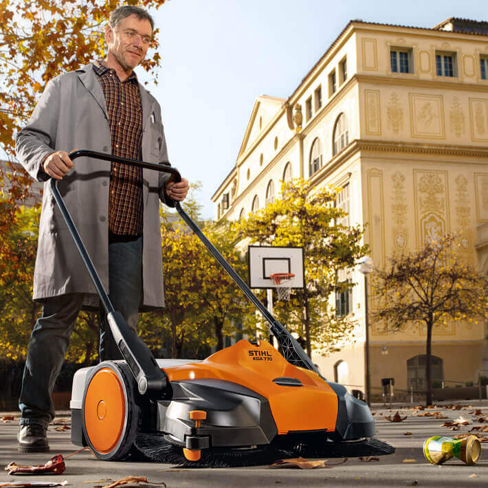 STIHL Akku-Kehrmaschine KGA 770 | AP-System STIHL Akku-Kehrmaschine KGA 770 | AP-System