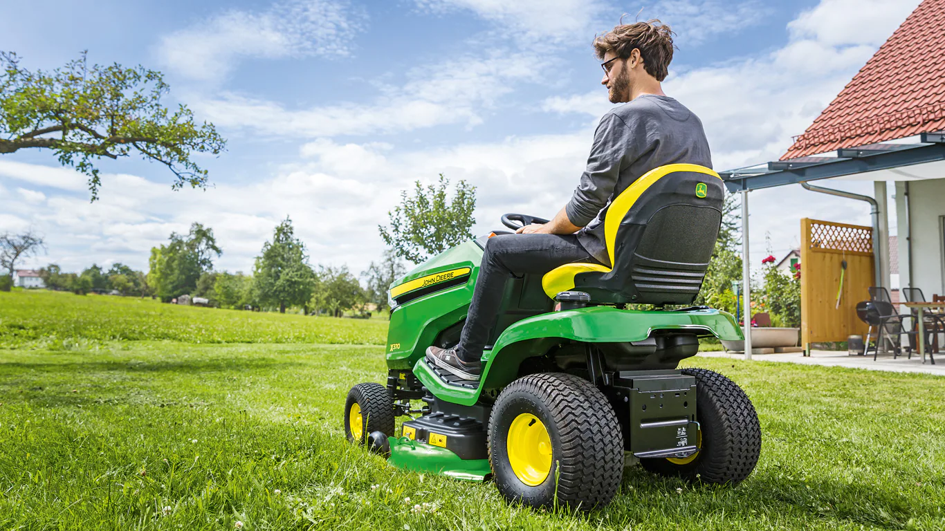 JOHN DEERE Rasentraktor X370 JOHN DEERE Rasentraktor X370