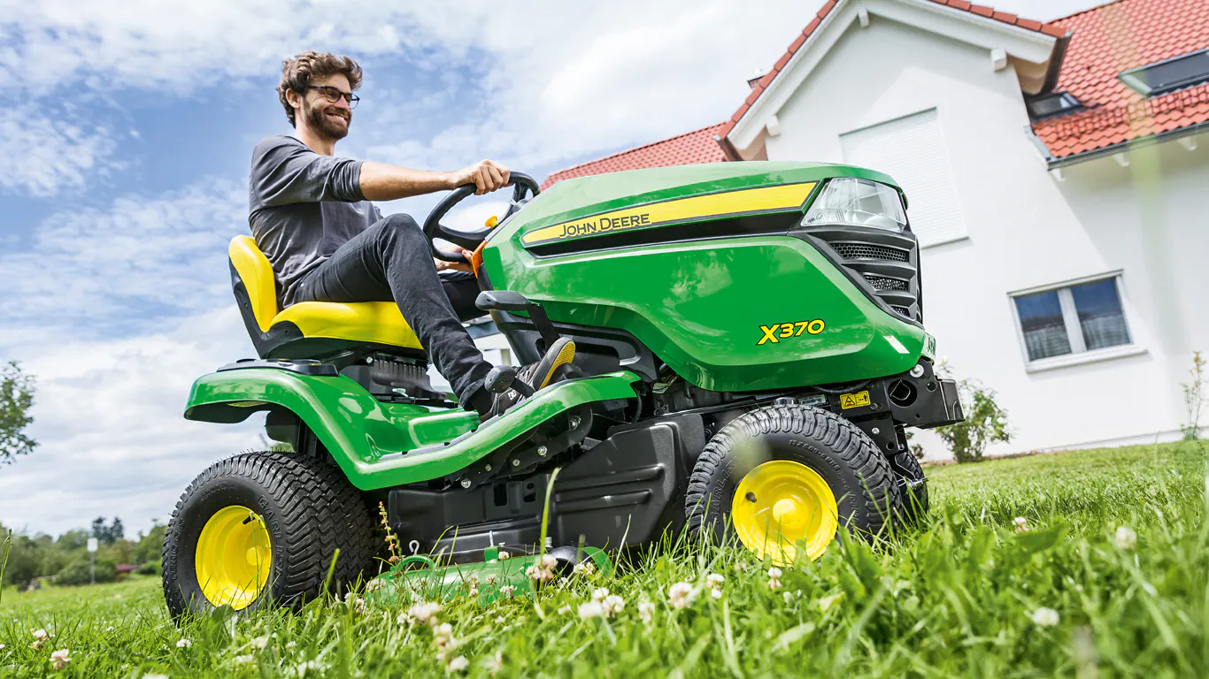 JOHN DEERE Rasentraktor X370 JOHN DEERE Rasentraktor X370