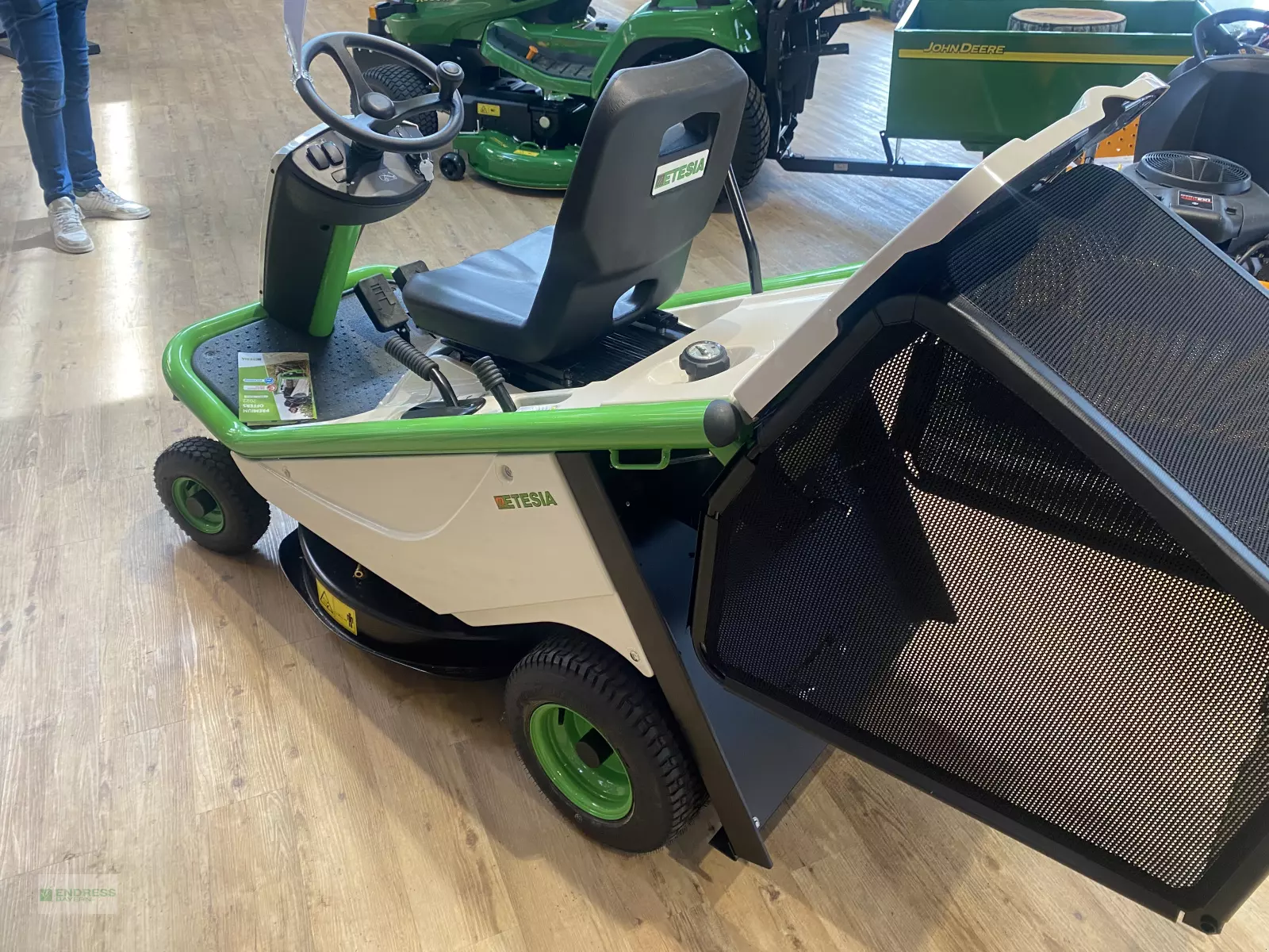 ETESIA Rasentraktor Bahia MBHE - Neumaschine (München) ETESIA Rasentraktor Bahia MBHE - Neumaschine (München)