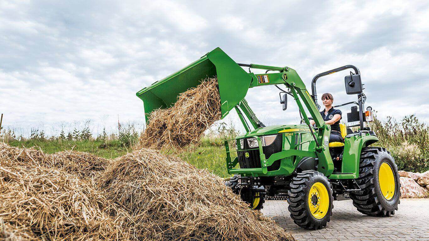 JOHN DEERE Kommunaltraktor 3038E JOHN DEERE Kommunaltraktor 3038E