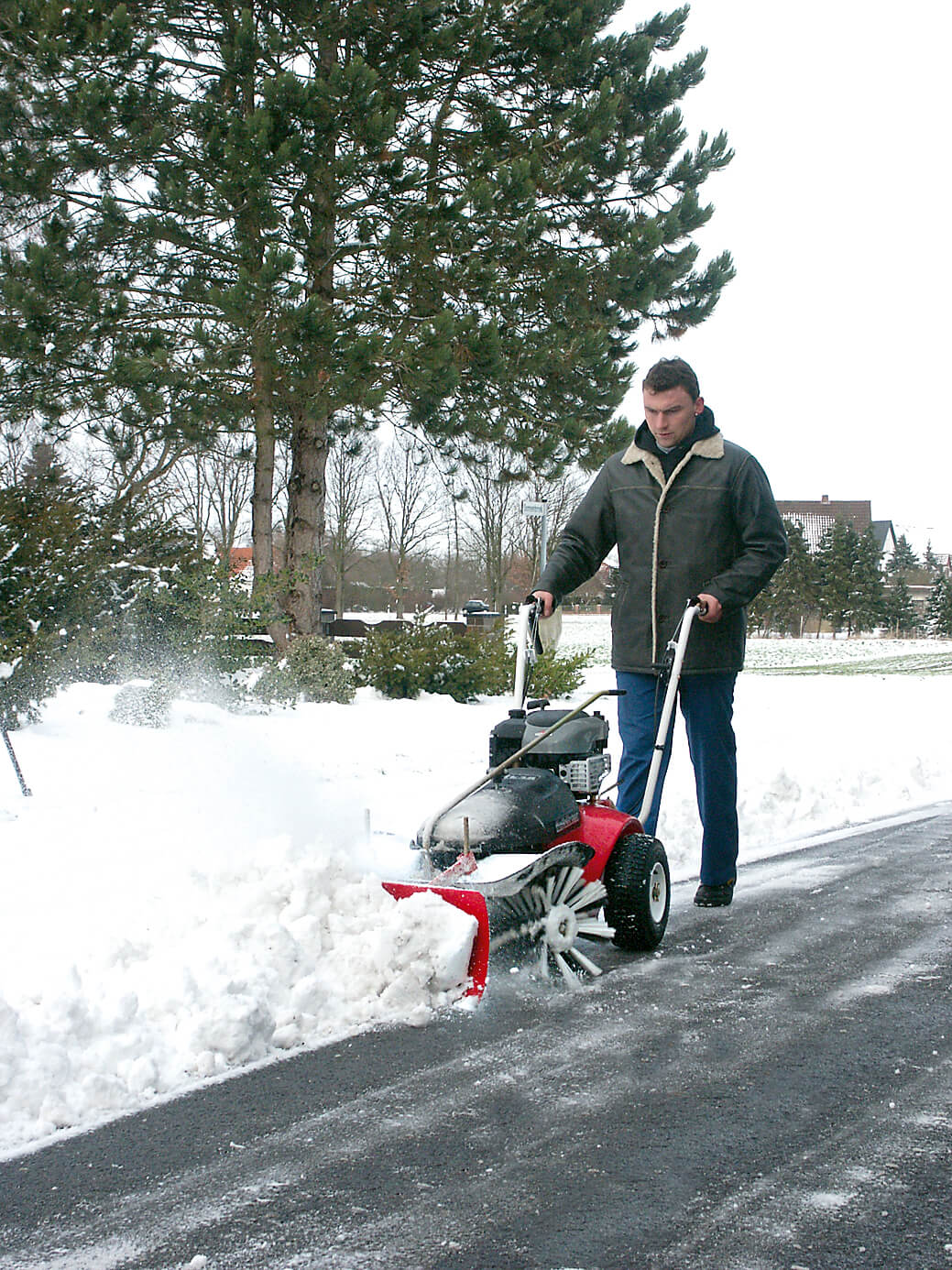 Tielbürger Benzin-Kehrmaschine tk38 Tielbürger Benzin-Kehrmaschine tk38