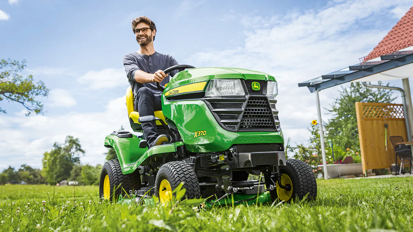 JOHN DEERE Rasentraktor X370 JOHN DEERE Rasentraktor X370